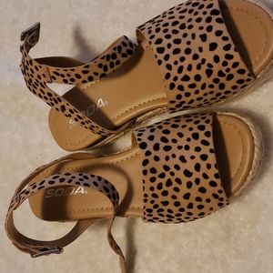 Chita print sandals